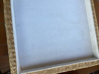 Puf di stoccaggio rivestito con una sorta di vimini