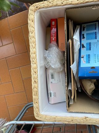 Puf di stoccaggio rivestito con una sorta di vimini