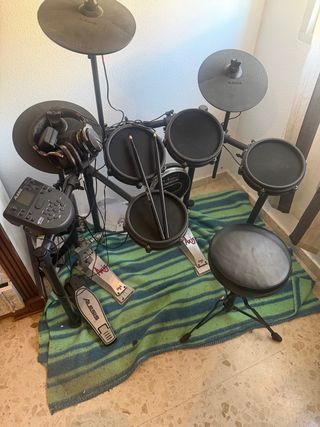 Batería Electrónica Alesis Nitro Mesh Kit