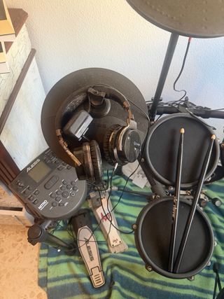 Batería Electrónica Alesis Nitro Mesh Kit