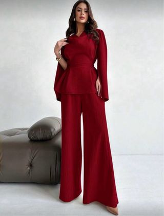 Conjunto elegante mujer rojo burdeos