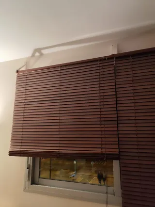 Persiane in legno marroni