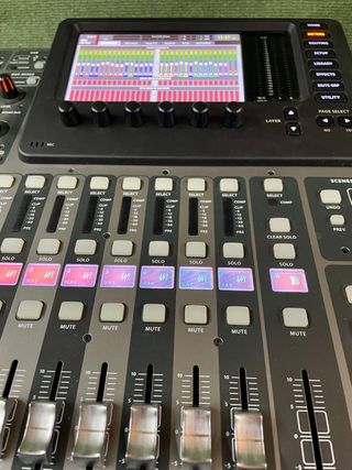 X32 Compact + Case Mesa Mezclas Digital Behringer