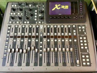 X32 Compact + Case Mesa Mezclas Digital Behringer