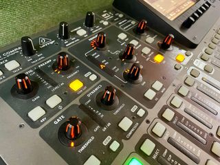 X32 Compact + Case Mesa Mezclas Digital Behringer