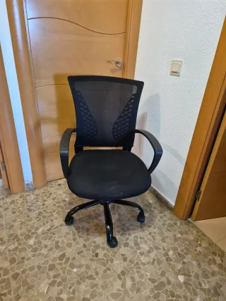 Silla de oficina ergonómica negra