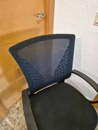 Silla de oficina ergonómica negra