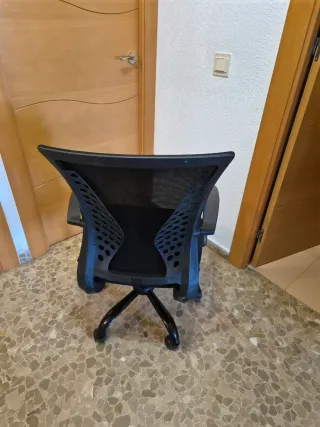 Silla de oficina ergonómica negra