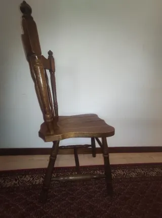 Sedia in legno marrone