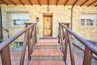 Casa adosada en venta en Illora