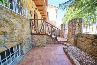 Casa adosada en venta en Illora