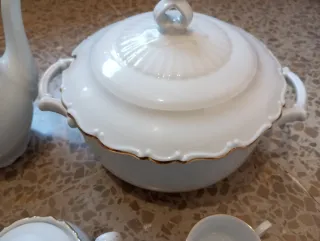 Sopera, Tetera y Salsera de Porcelana