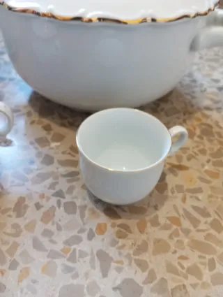 Sopera, Tetera y Salsera de Porcelana