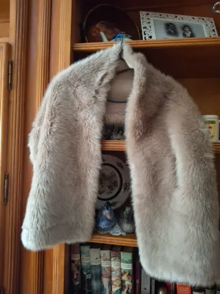 Bufanda grande de pelo beige