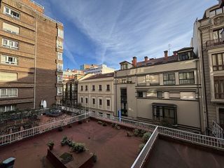 Piso en alquiler en Centro en Gijón