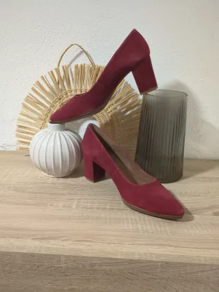 Zapatos de tacón burdeos