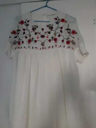 Vestido blanco bordado flores