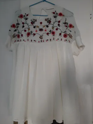 Vestido blanco bordado flores