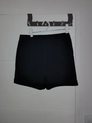 Pantalón corto H&M negro botones