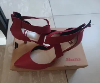 Scarpe rosse Bata donna