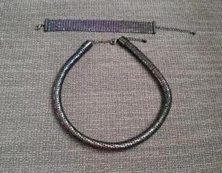 Collar y pulsera flexibles