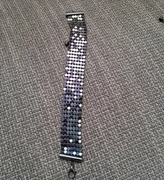 Collar y pulsera flexibles