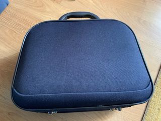 Maletín neceser azul rígido