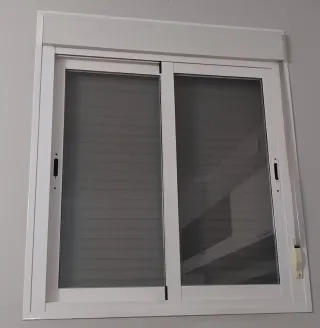 Ventana corredera con mosquitera