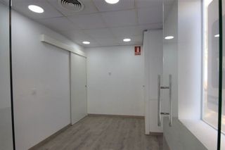 Local comercial en alquiler en Gavarra en Cornellà de Llobregat