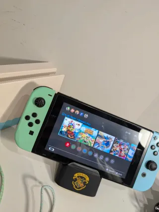 Nintendo Switch Animal Crossing Edition + 2 giochi