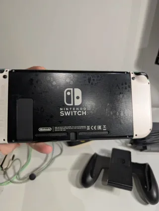 Nintendo Switch Animal Crossing Edition + 2 giochi