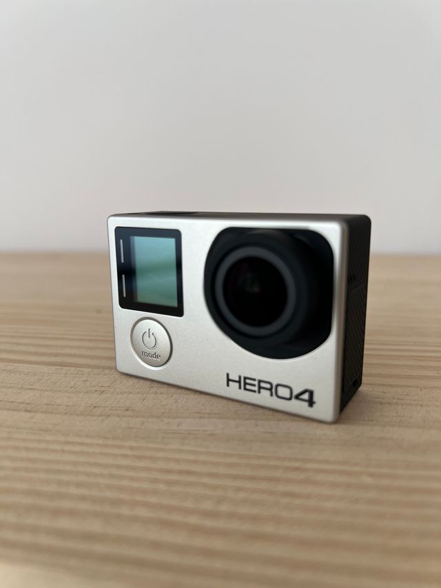 Cámara GoPro Hero 4 + Accesorios