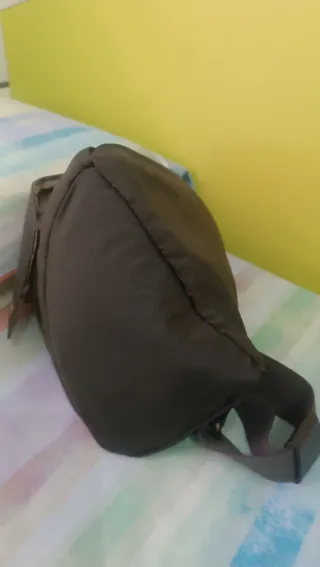 Bolso bandolera marrón con cremallera