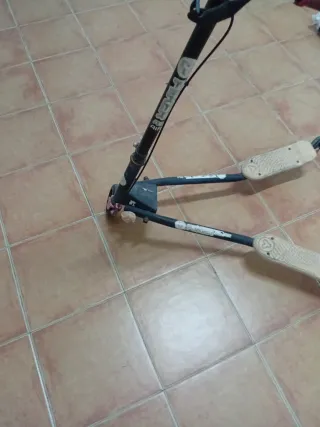 Patinete 3 ruedas rosa y negro