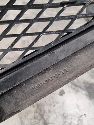 Rejilla frontal Ford Fiesta IV