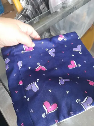 Scaldacollo blu con cuori viola e rosa