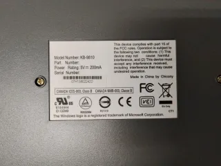 Teclado de ordenador gris y negro