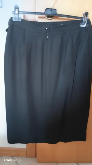 Gonna elegante nera con fiocco