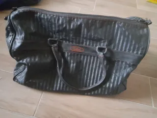 Valigia nera a righe