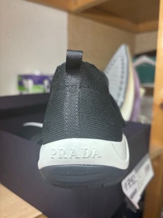 Zapatillas Prada Negras y Blancas