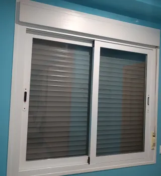 Ventana corredera con mosquitera