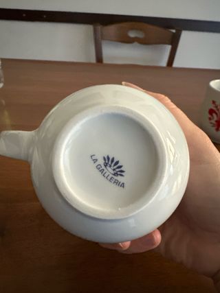 Tazza in porcellana con giglio rosso Firenze