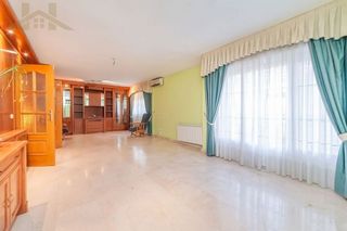 Casa adosada en venta en Pintores-Ferial en Parla