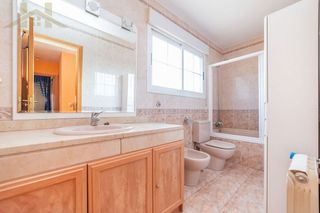 Casa adosada en venta en Pintores-Ferial en Parla