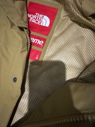 Chaqueta Supreme x The North Face Camel