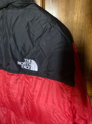 Abrigo Plumas The North Face Rojo y Negro