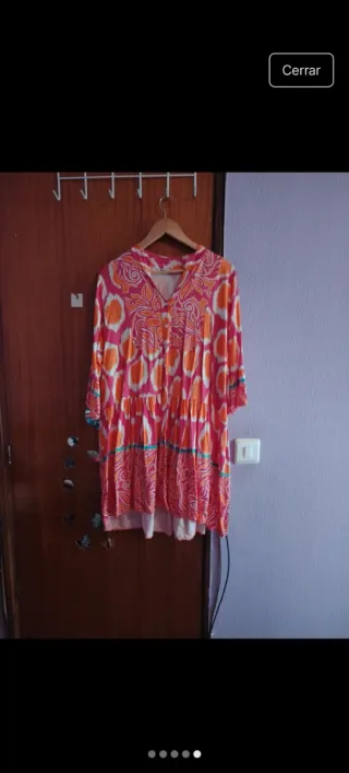 Vestido estampado naranja y rosa