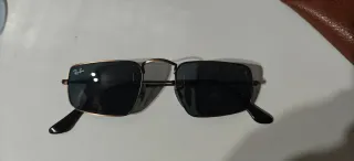 Gafas de sol Ray-Ban Julie negras y doradas