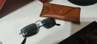 Gafas de sol Ray-Ban Julie negras y doradas