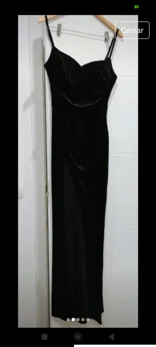 Elegante Vestido largo negro con abertura